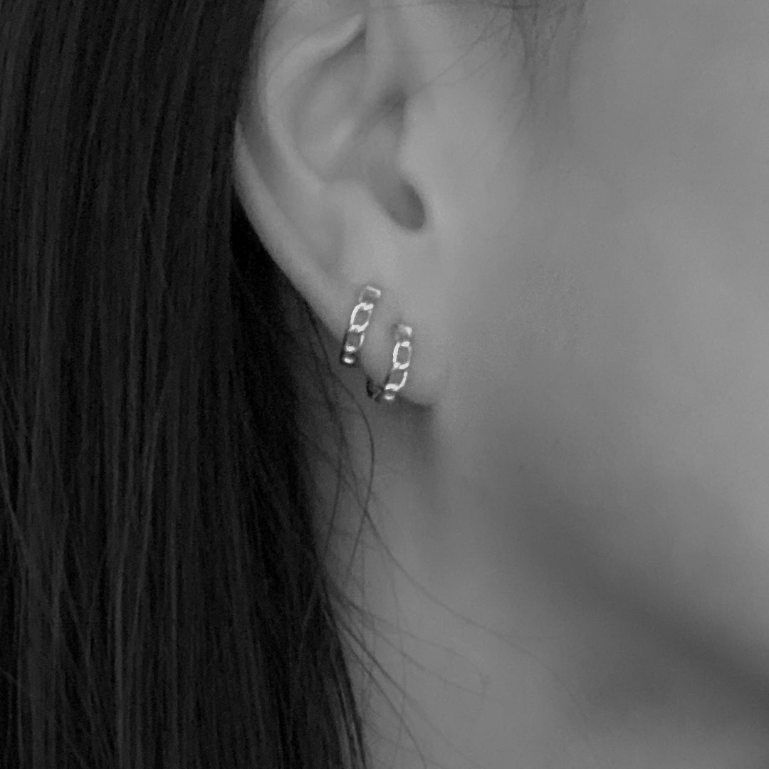 Mini chained huggies stacked - made of 925 silver with rhodium plating for extra protection. Perfect dainty earrings