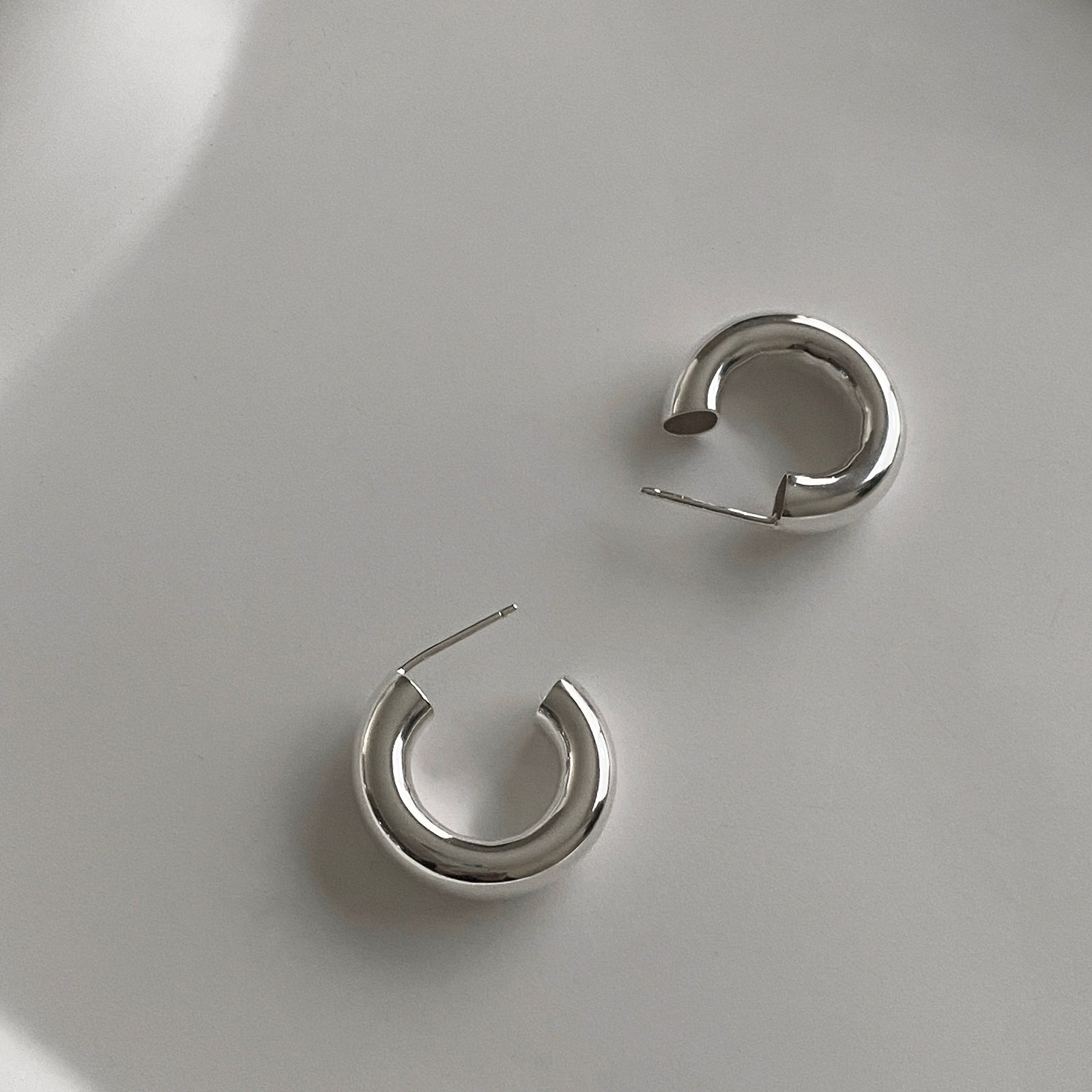 Side view of the Hollow Tube Hoops. These hoop earrings are made of 925 sterling silver with a push back for closure. These earrings are lightweight and hollow.